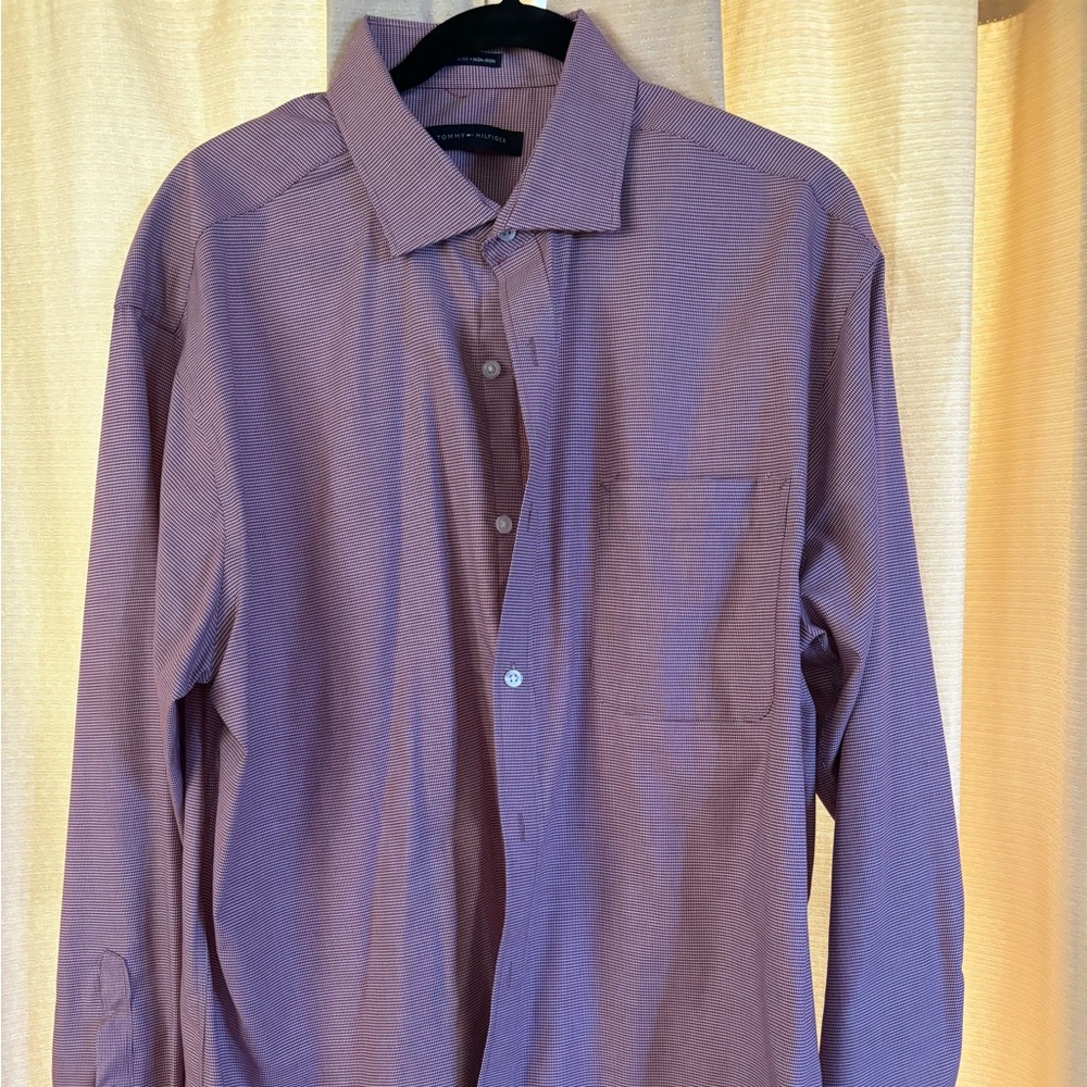Tommy Hilfiger Men’s Long Sleeve XL Burgundy button down shirt
